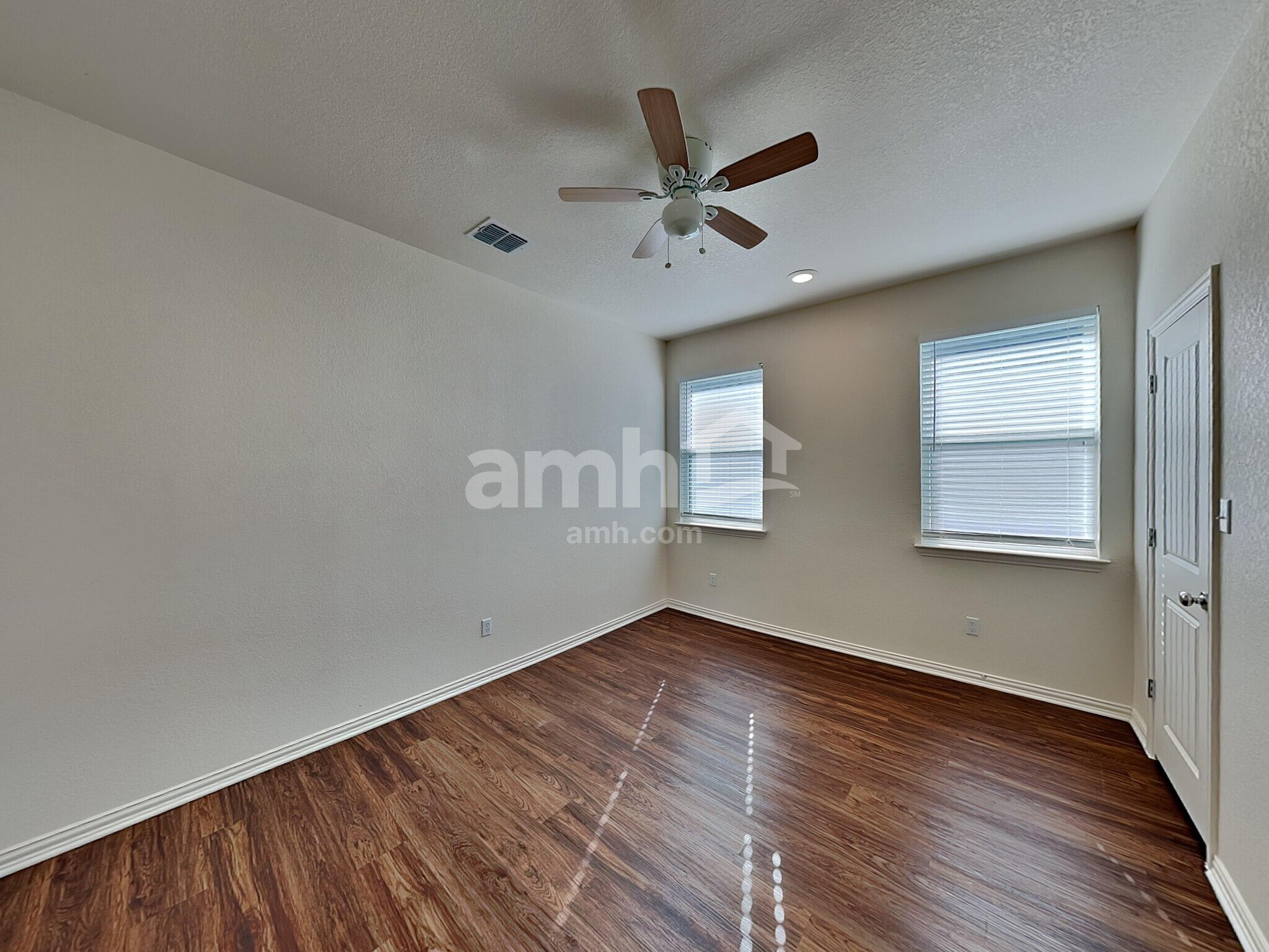 Building Photo - 2722 Lillybrook Ln