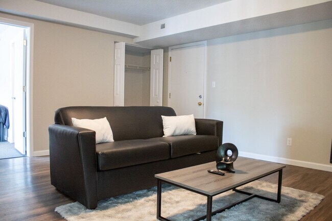 Interior Photo - 402 N Gregory St