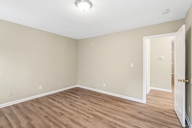 Building Photo - Welcome to this charming 4 bedroom, 2 bathroom home located in Greensboro, NC.