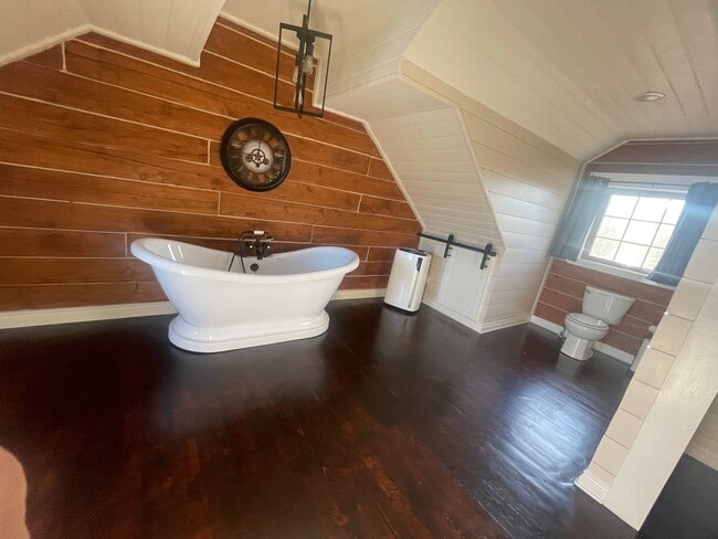 Building Photo - Amazing custom built Alaskan Log home acro...