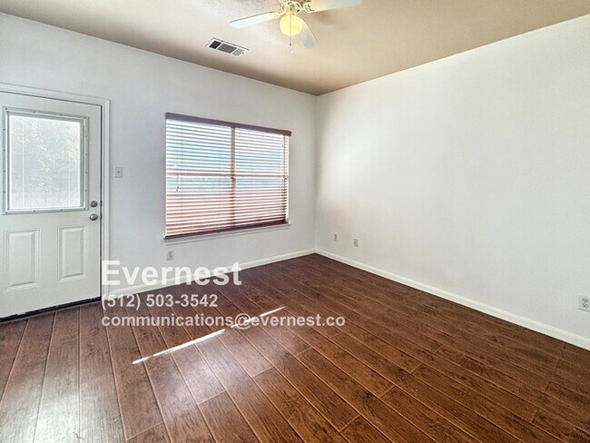 Building Photo - Charming 3-Bedroom Home in a Convenient Ne...