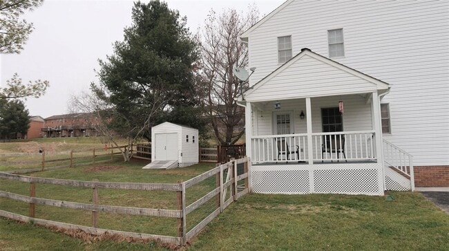 Building Photo - 3 Bedroom 2.5 Home in Christiansburg!