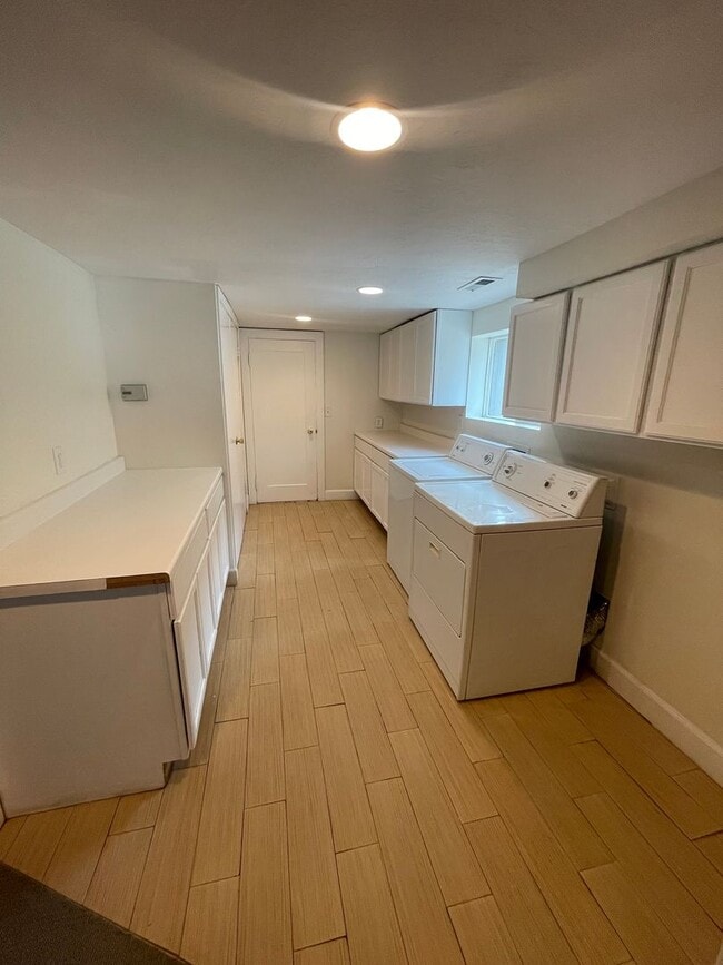 Building Photo - Beautiful 4-Bedroom House