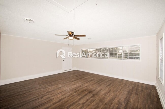 Building Photo - Newly Renovated 4/2 in Southaven