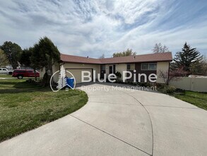 Building Photo - 1656 S Fairway Dr