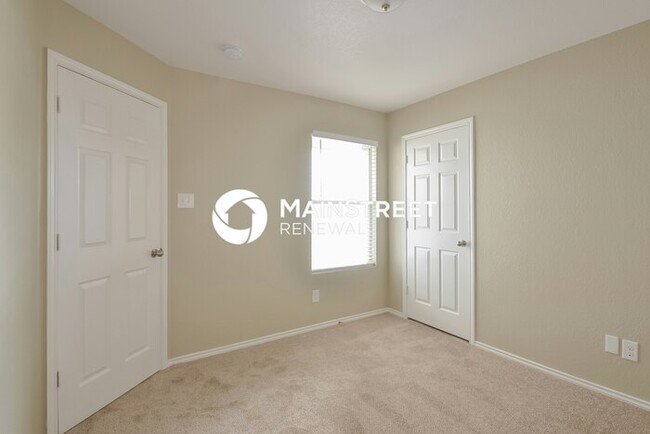 Building Photo - 9318 Maple Silver