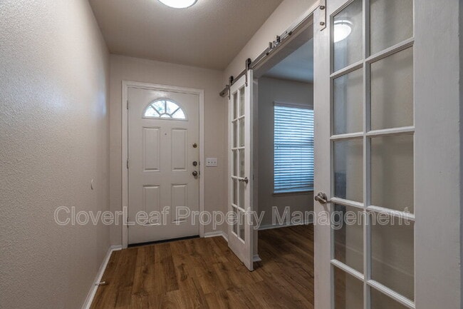 Building Photo - 802 Amber Knoll