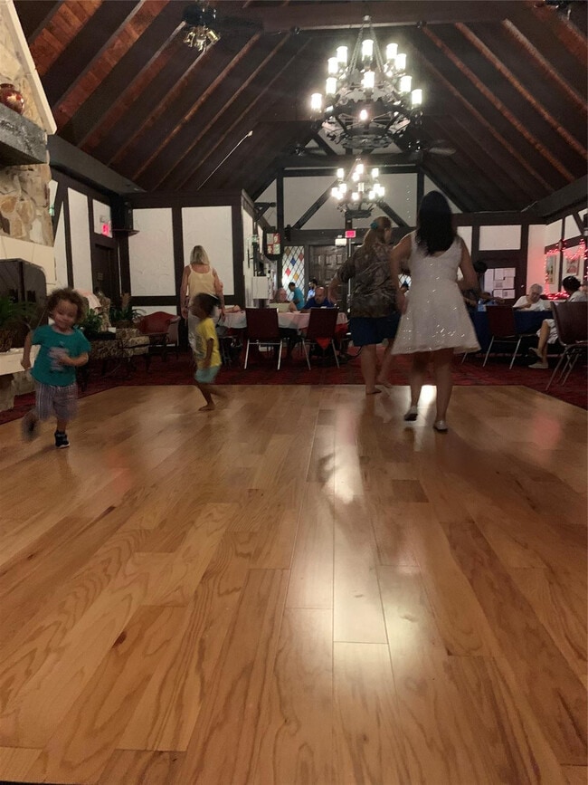 Building Photo - 3670 Inverrary Dr