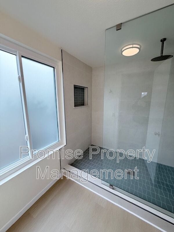 Building Photo - 1320 La Miranda Ave