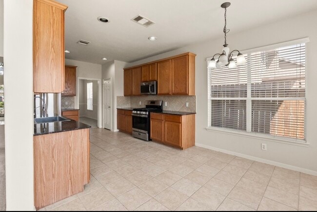 Building Photo - 21627 Cozy Hollow Ln