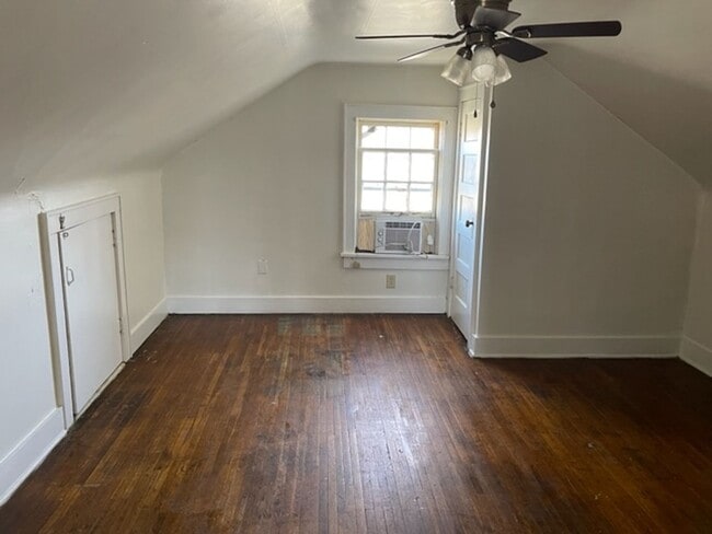Building Photo - 2+ BEDROOM  1 BATHROOM HOUSE