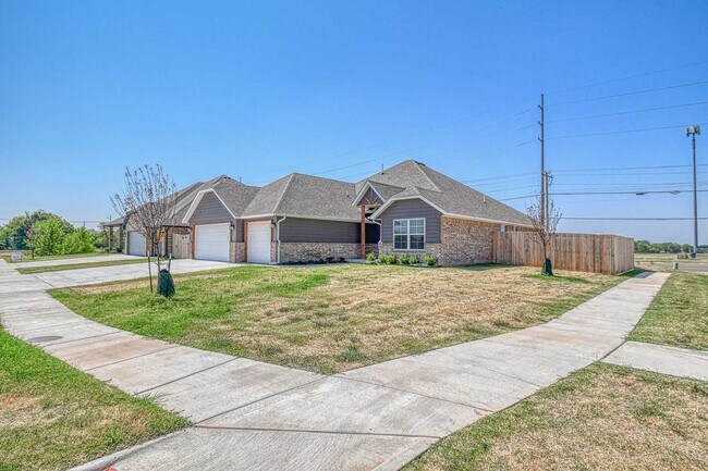 Building Photo - Beautiful Home in Summit Lakes!