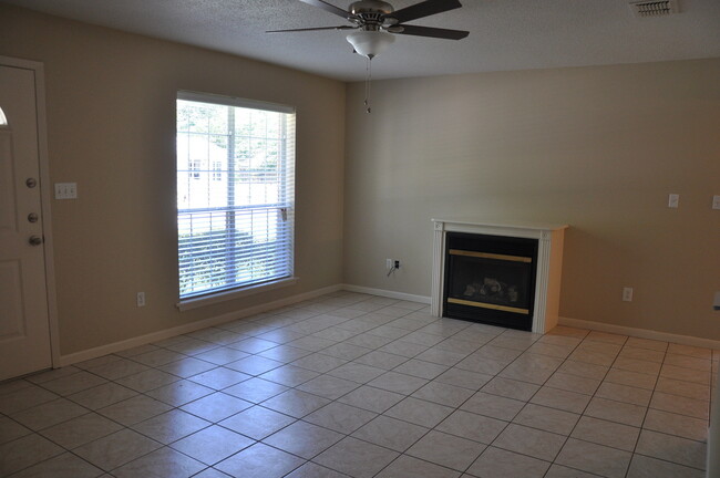 Building Photo - COMING SOON! Updated 3 Bedroom in Lindale ...