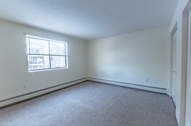 Building Photo - 23 Country Club Dr