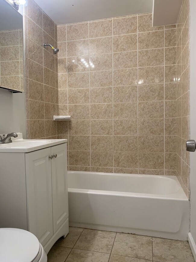 Building Photo - Your Next Home Awaits: 4BR/2BA in Desirable Prairie Village Location!