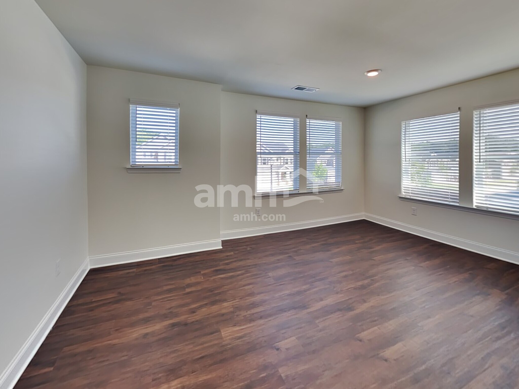 Building Photo - 799 Carnaby Ln