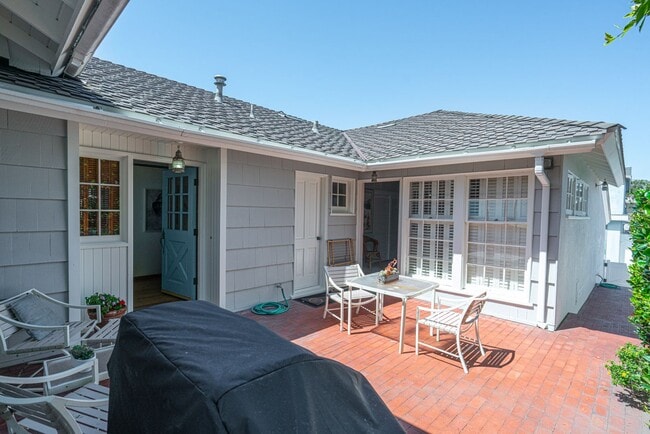 Building Photo - 2124 E Oceanfront