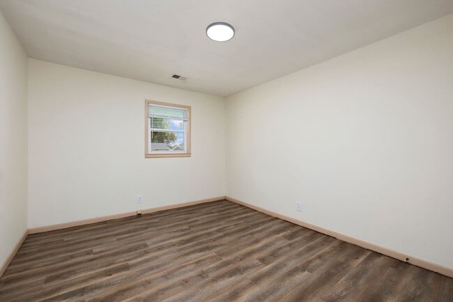 Building Photo - S0282-MF2