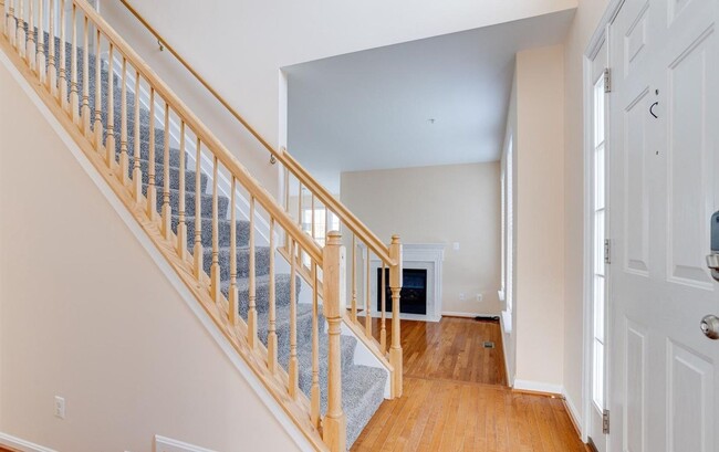 Building Photo - Charming Abingdon Townhome with Modern Upg...