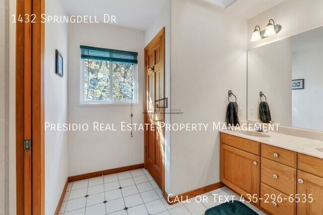 Building Photo - 1432 Spring Dell Dr
