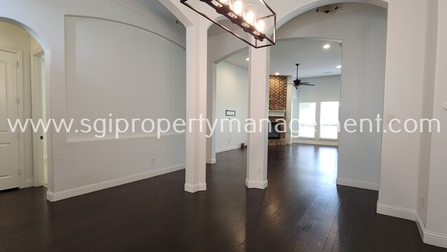 Building Photo - 406 Running Bear Ct