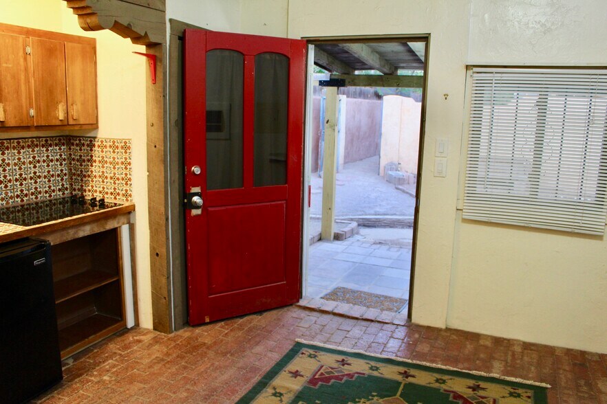 Come on in! - 307 Stanford Dr SE
