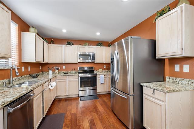 Building Photo - 9601 Euclid Dr