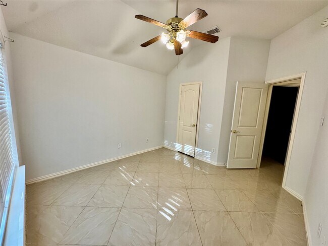 Building Photo - 2604 Hidden Creek Dr