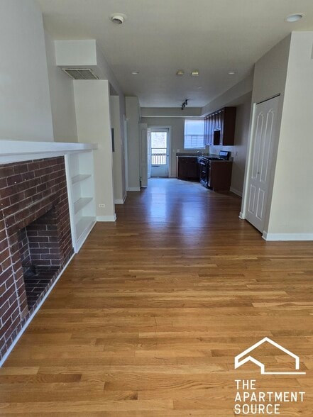 Building Photo - 7460 N Greenview Ave
