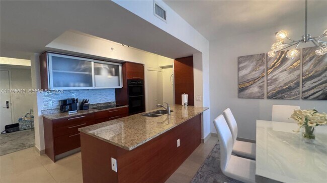 Building Photo - 1830 S Ocean Dr