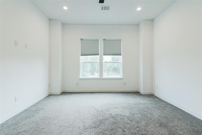 Building Photo - 7810 Kenton St