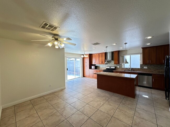 Building Photo - TIMBER CREEK