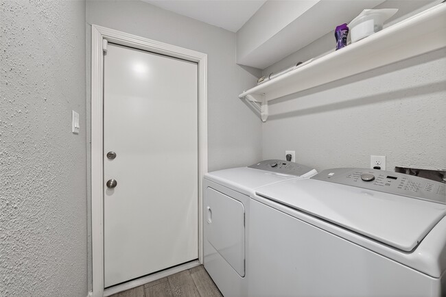 Building Photo - 1710 Good Day Dr