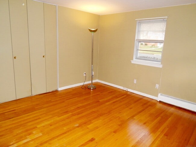 Building Photo - 14 Colonial Dr