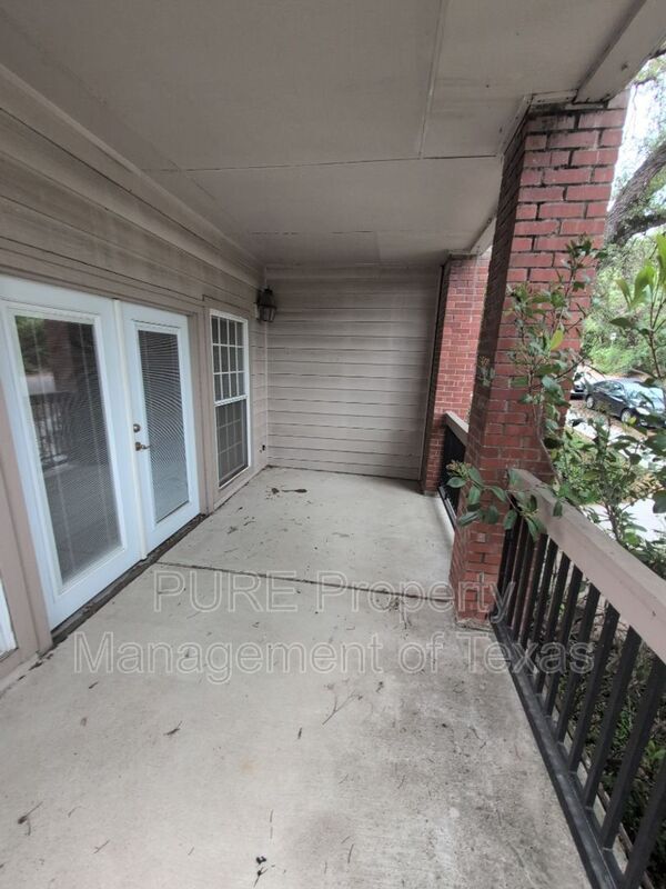 Building Photo - 3200 Duval St