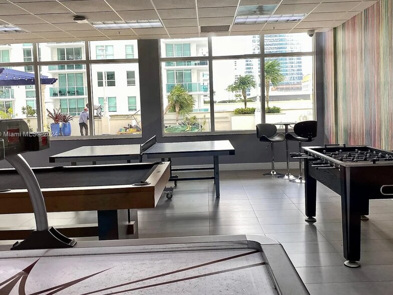 Building Photo - 1200 Brickell Bay Dr