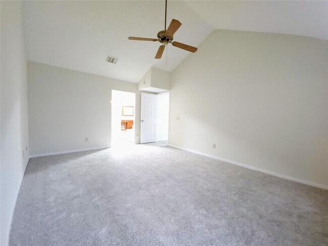 Building Photo - 3226 Country Club Blvd