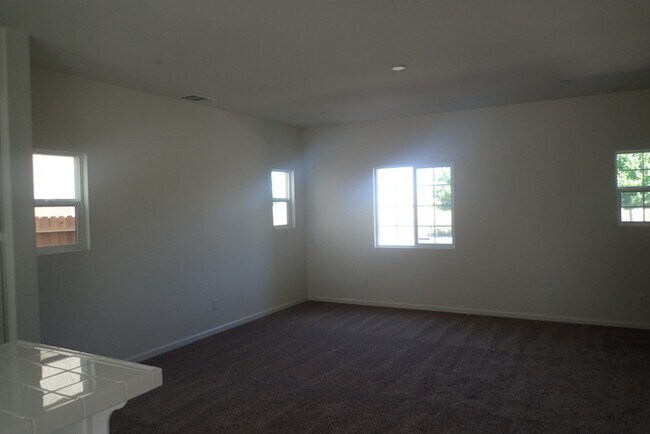 Building Photo - Gorgeous Brand New 4 bed 3 bath 2 story ho...