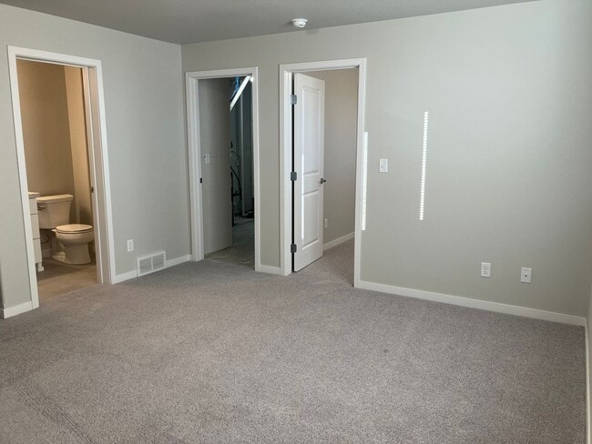 Building Photo - 3 Bed 3 Bath Twin Home