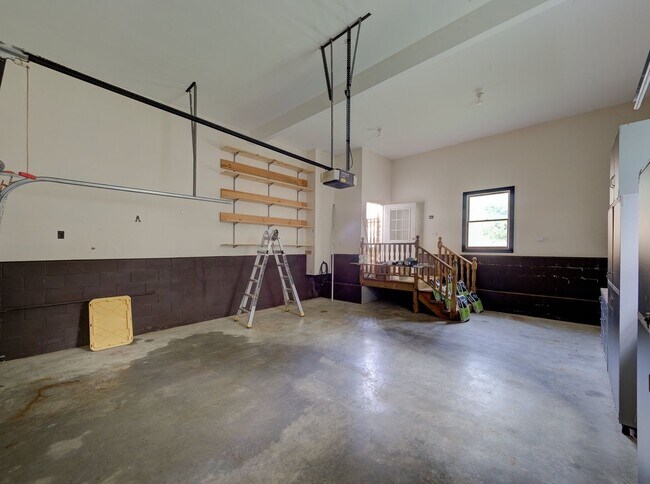 Building Photo - 17 Bauers Ln