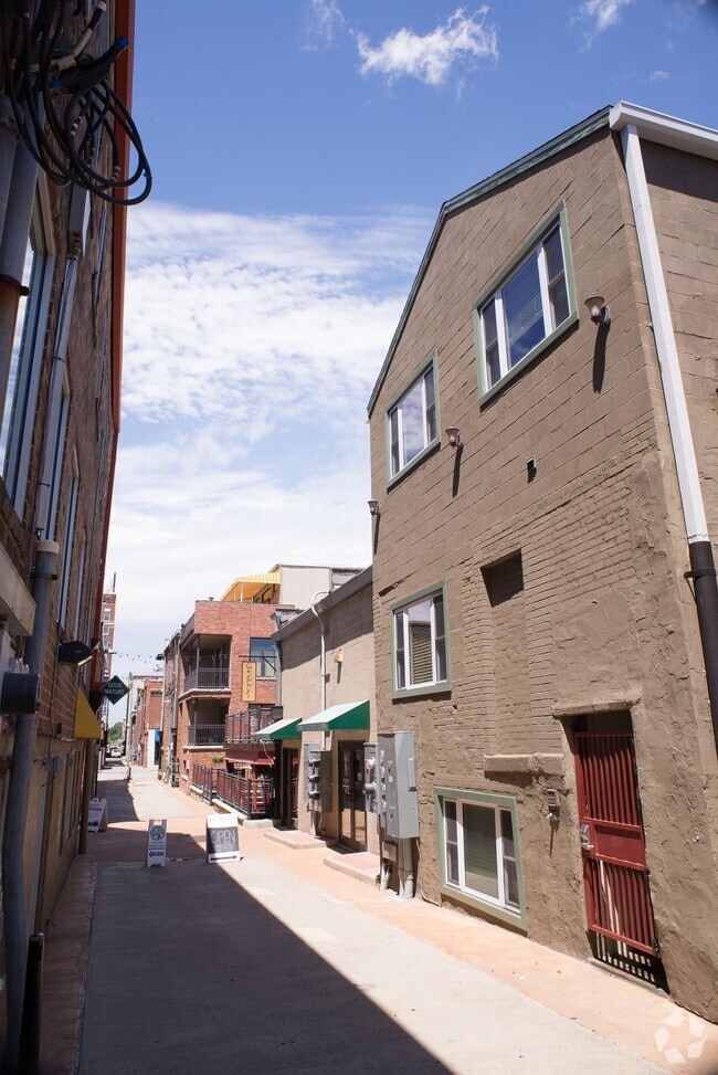 Primary Photo - 917 Alley A