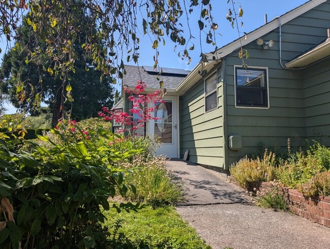 Building Photo - 1740 Marine Dr