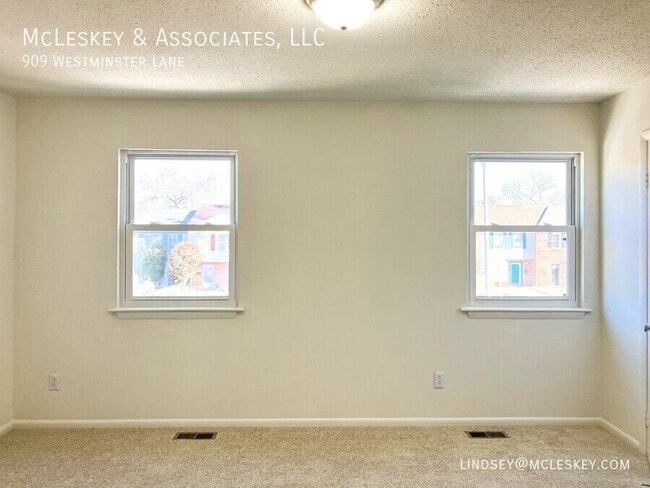 Building Photo - 909 Westminster Ln