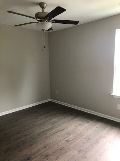 Building Photo - 413 Carol Dr