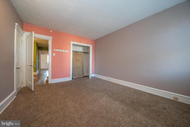 Building Photo - 709 E 20th St