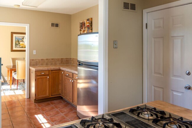 Building Photo - SPRUCE PARK CLASSIC 3 Bedroom  2 Bath 2/STORY 2/CG