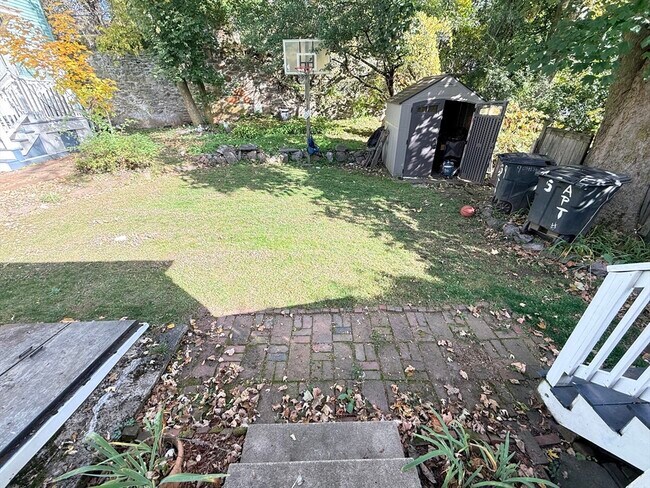 Building Photo - 5 Oakland St