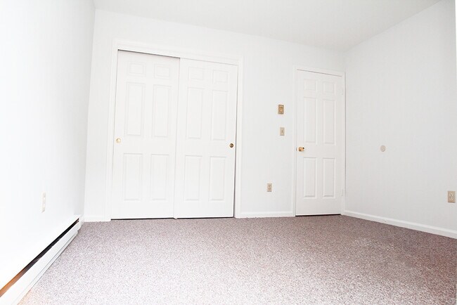 Building Photo - 267 Willow Springs