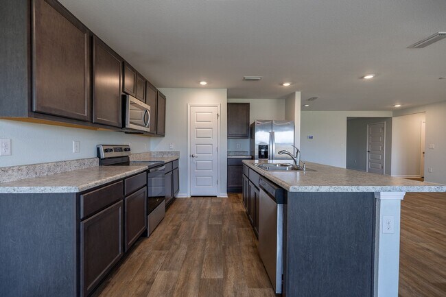 Building Photo - Beautiful 4-bedroom, 2-bath in a Foley nei...