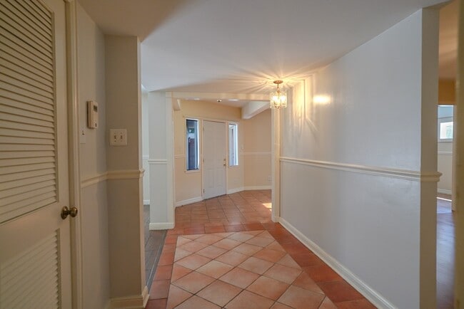 Building Photo - 7914 Braes Meadow Dr